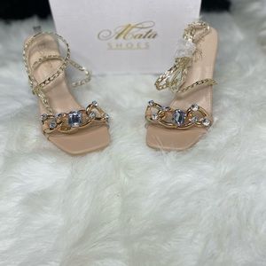 Mata Shoes  color is nude and the size is 7